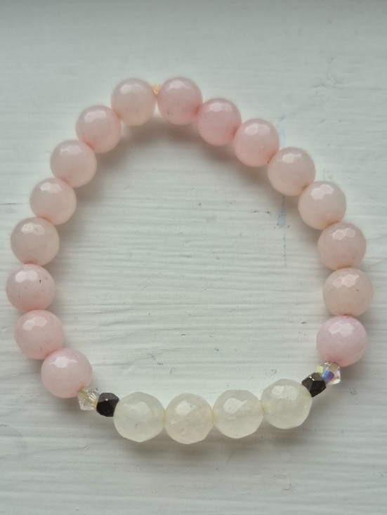 Jewelry - Pink & White Beaded Bracelet